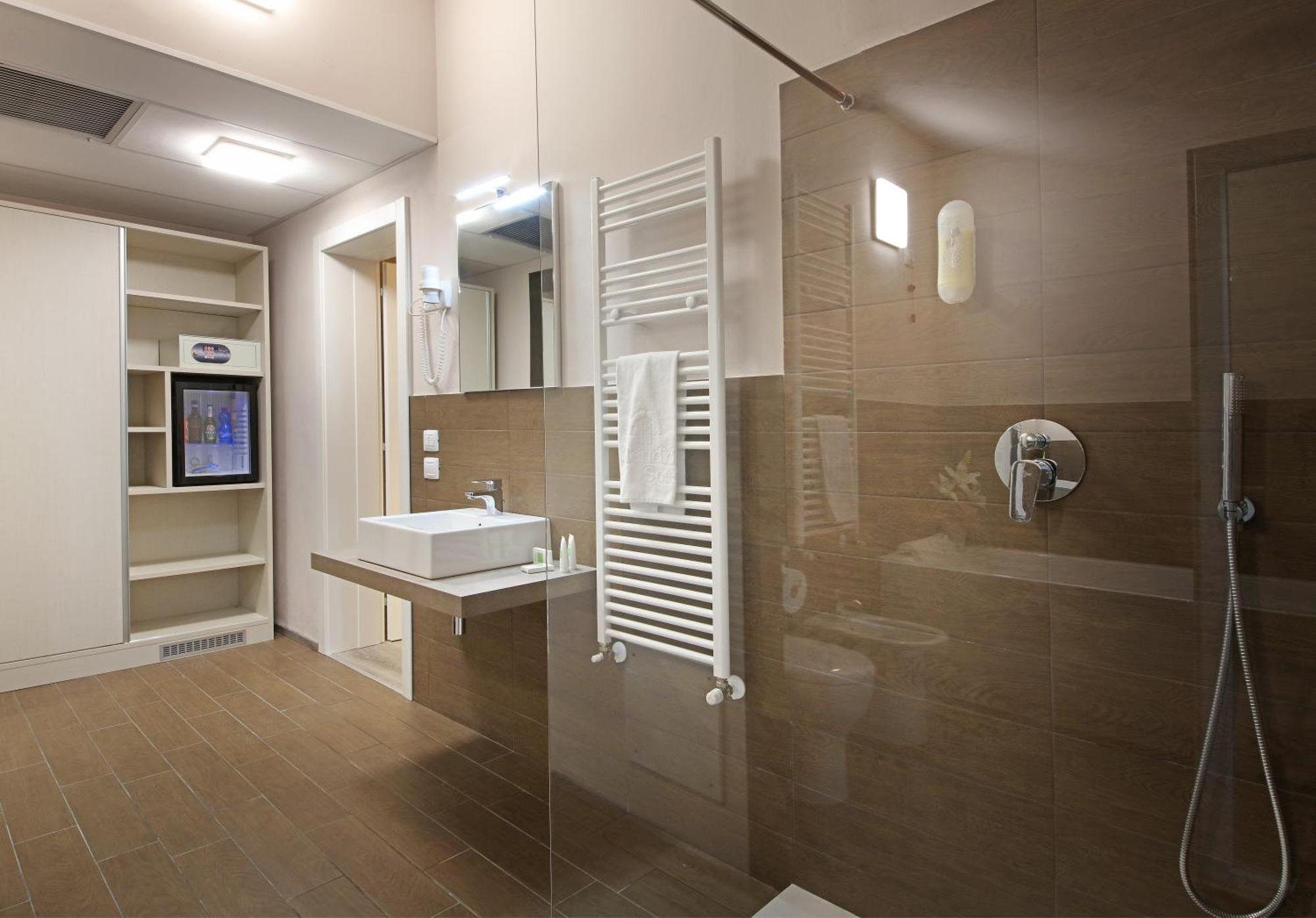 Spa Hotel Splendid Sole มาแนร์บา เดล การ์ดา ภายนอก รูปภาพ